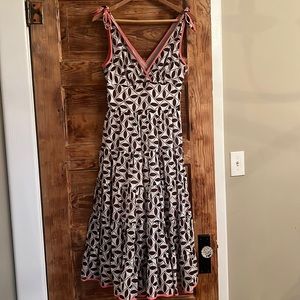 Trina Turk Size 2 Patterned Long Dress with tie sleeves at the shoulders.
